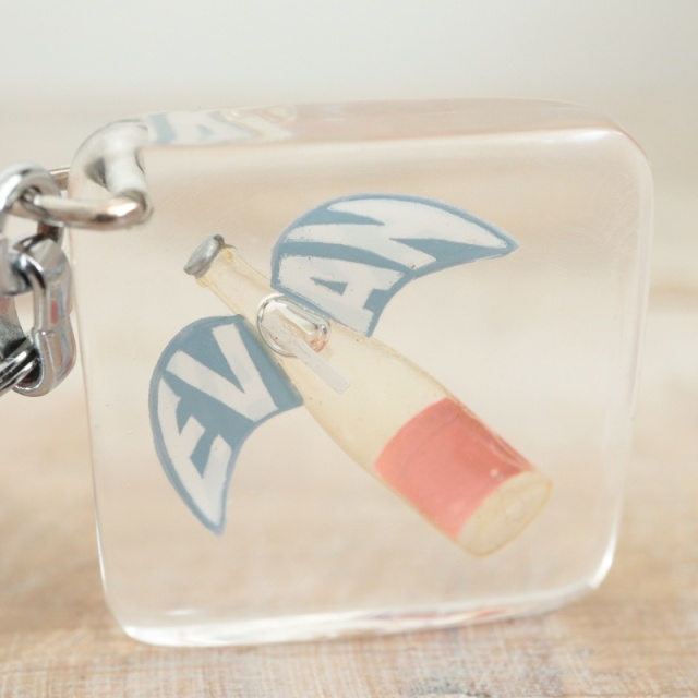 ブルボンキーホルダー エビアン レアボトル EVIAN