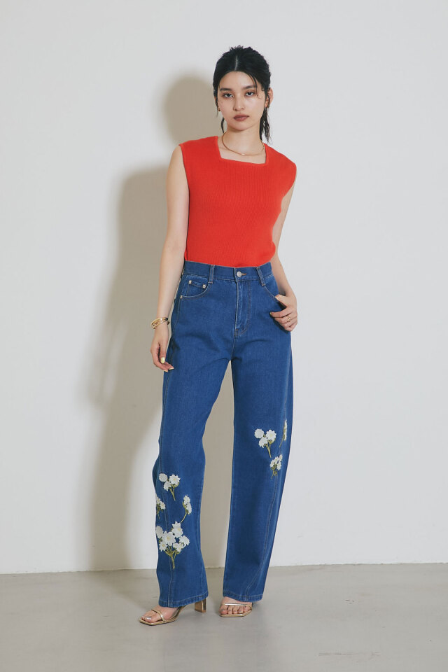 美香さん着用】フラワー刺繍デニムパンツ