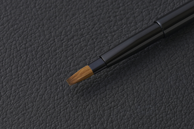 化粧筆のウエダ美粧堂、最高級の美しさを追求する化粧筆工房です。