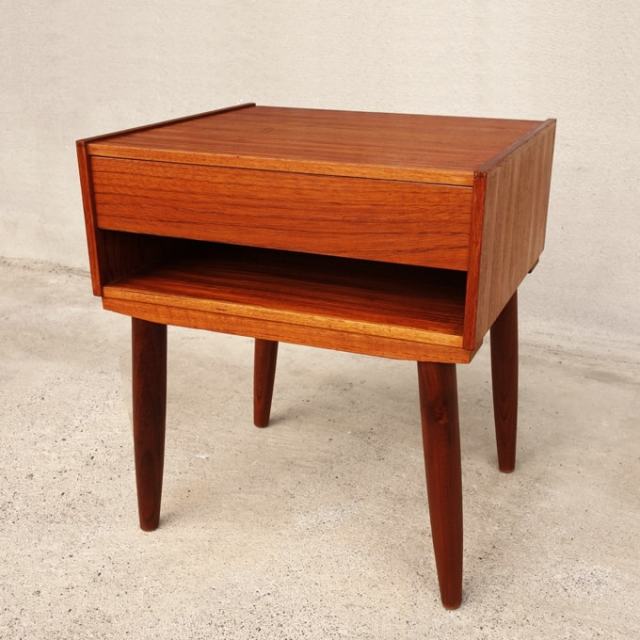 ヴィンテージのナイトテーブル｜北欧家具アンバーデザイン