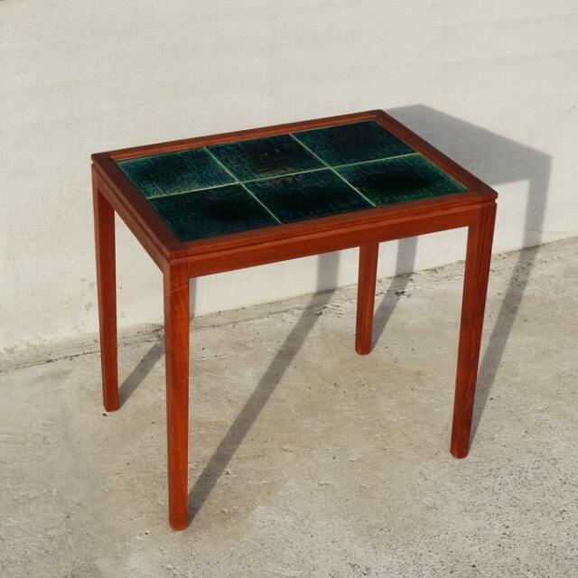 北欧のタイルトップテーブル｜アンバーデザイン