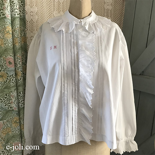 フランスアンティーク コットンフリルモノグラム刺繍レースブラウス À