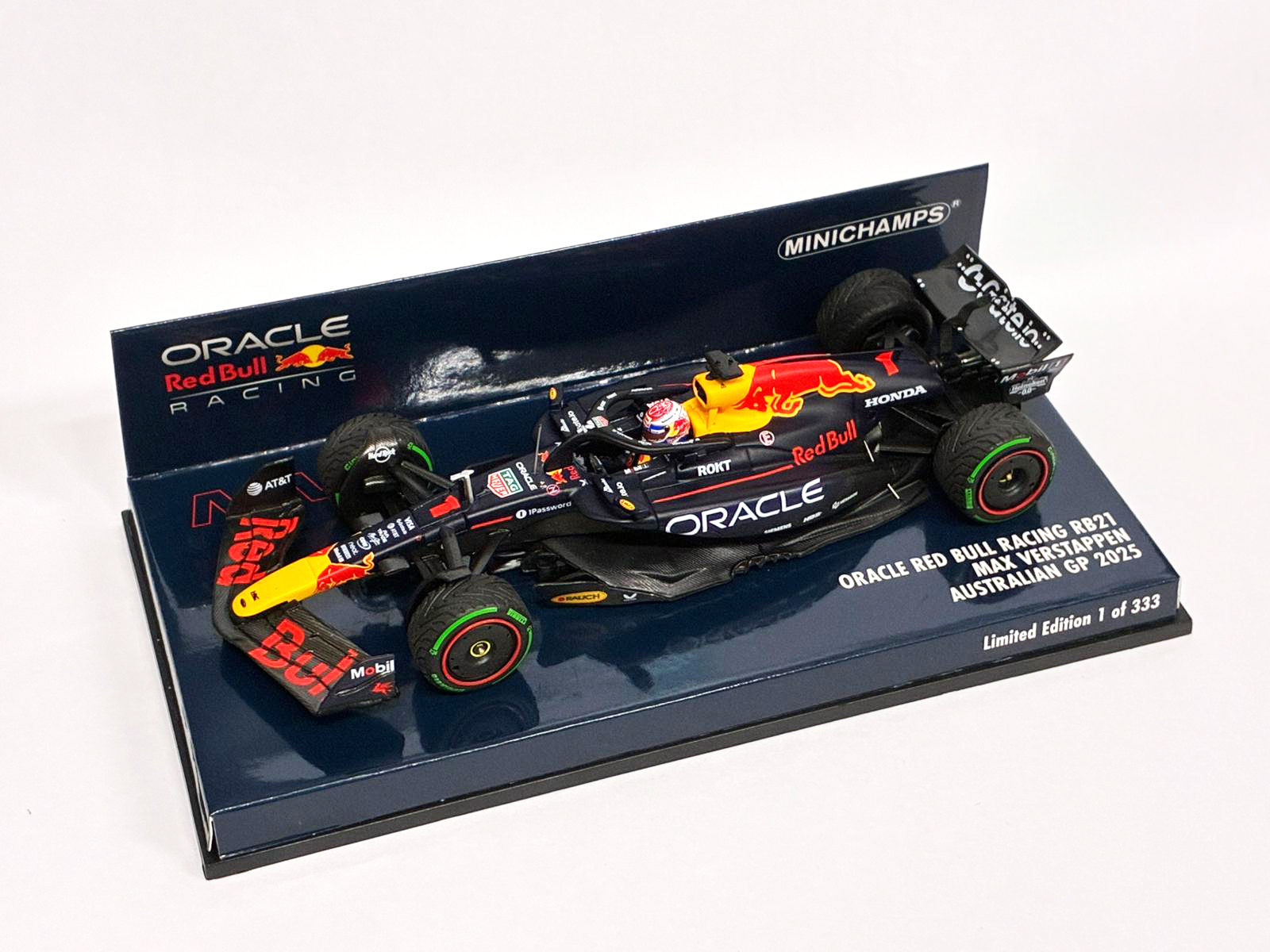 MINICHAMPS(ミニチャンプス) 1/43 (レジン製) オラクル レッド ブル