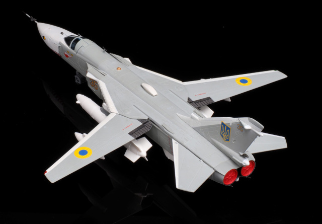 Calibre Wings(カリバ―ウイングス)1/72 (ダイキャスト製) SU-24MR