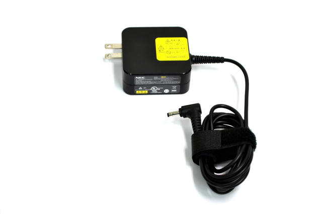 フルHD カームホワイト NEC LAVIE Direct NS Corei7 8550U Windows11