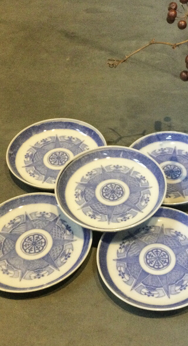 柳模様の大皿 有田製 ウィロー 柳模様の大皿 有田製 ウィロー 柳模様の