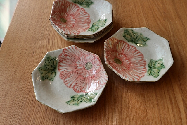 牡丹 陶器 加藤芳平 舞牡丹八角皿 プレゼント 山帰来～日々のくらし