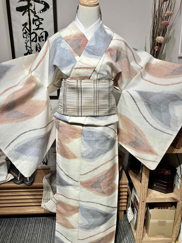 美しいキモノ2024年冬 小千谷紬 荒川眞理子デザイン【羽根】｜世界で1