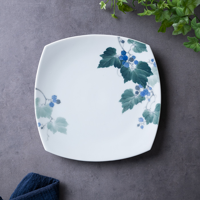 染付椿文円皿 作家「本多亜弥」