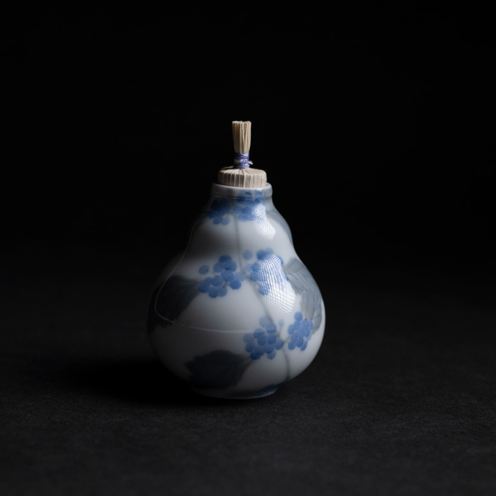 染付鉢「椿」(AH-209) 作家「本多亜弥」