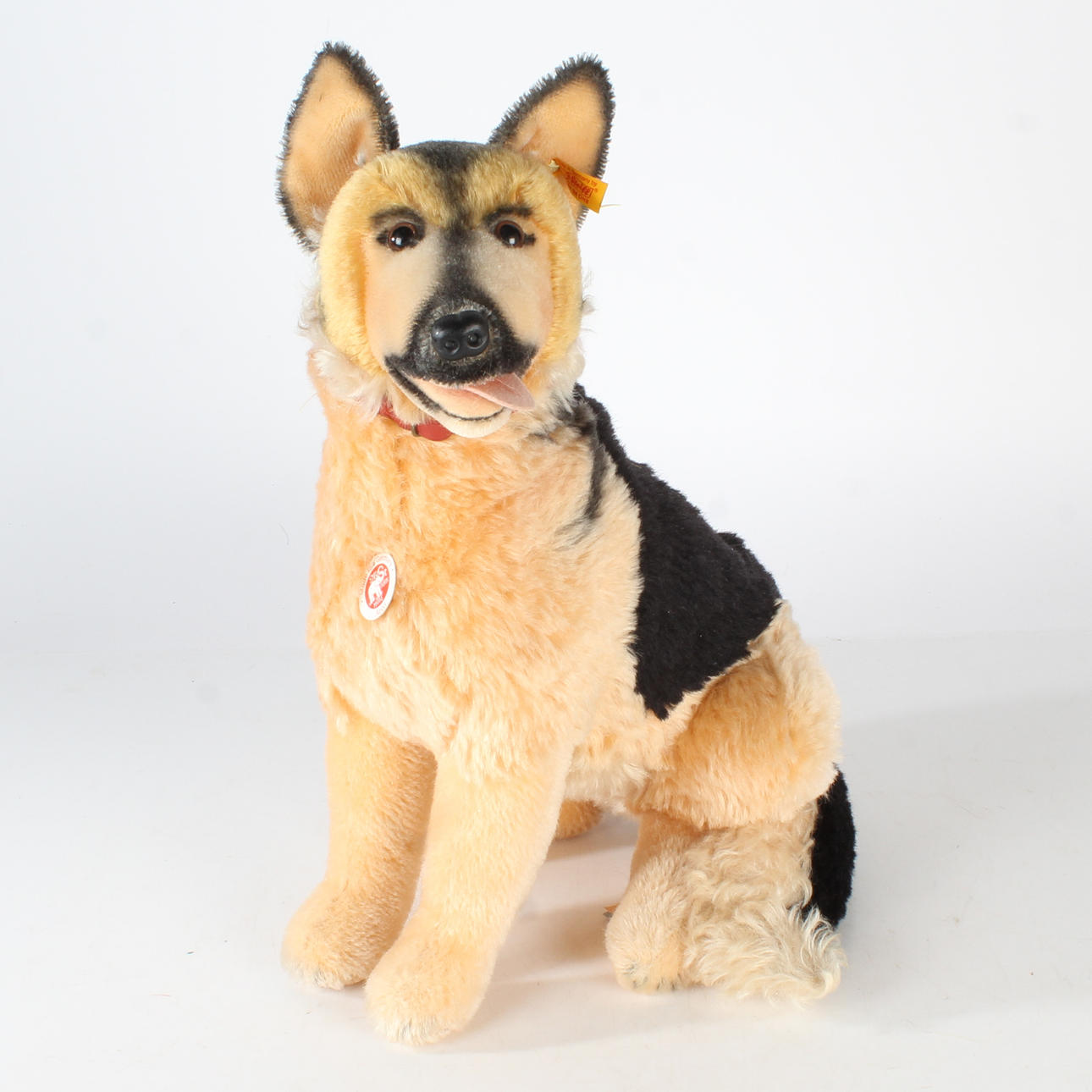 STEIFF GERMAN SHEPHERD WITH BUTTON AND LABEL. Toys - Toys - Auctionet
