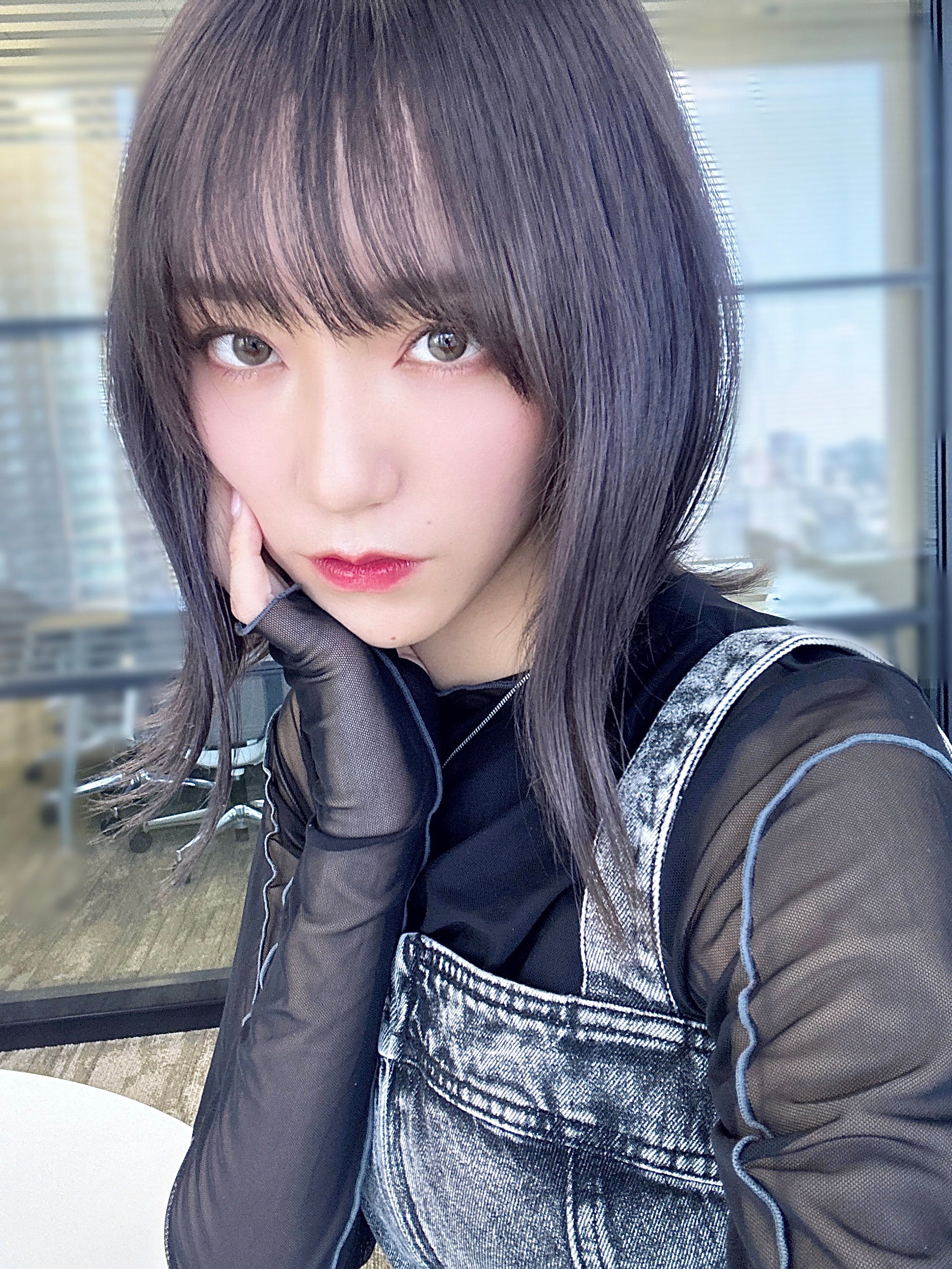 LOVE 野口衣織、ニューカラーヘアチェンジした自撮りショットが「天才