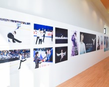 国際センター駅で「羽生結弦 写真とポスター展」 10年の軌跡振り返る