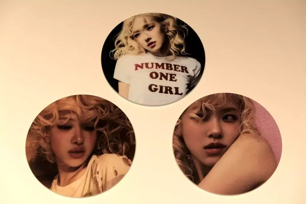 iFLYER: 世界初！BLACKPINK (ブラックピンク) ROSĒ (ロゼ) のアルバム