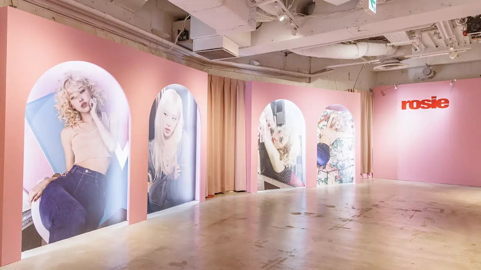 iFLYER: BLACKPINK (ブラックピンク) のメンバーRosé (ロゼ) の