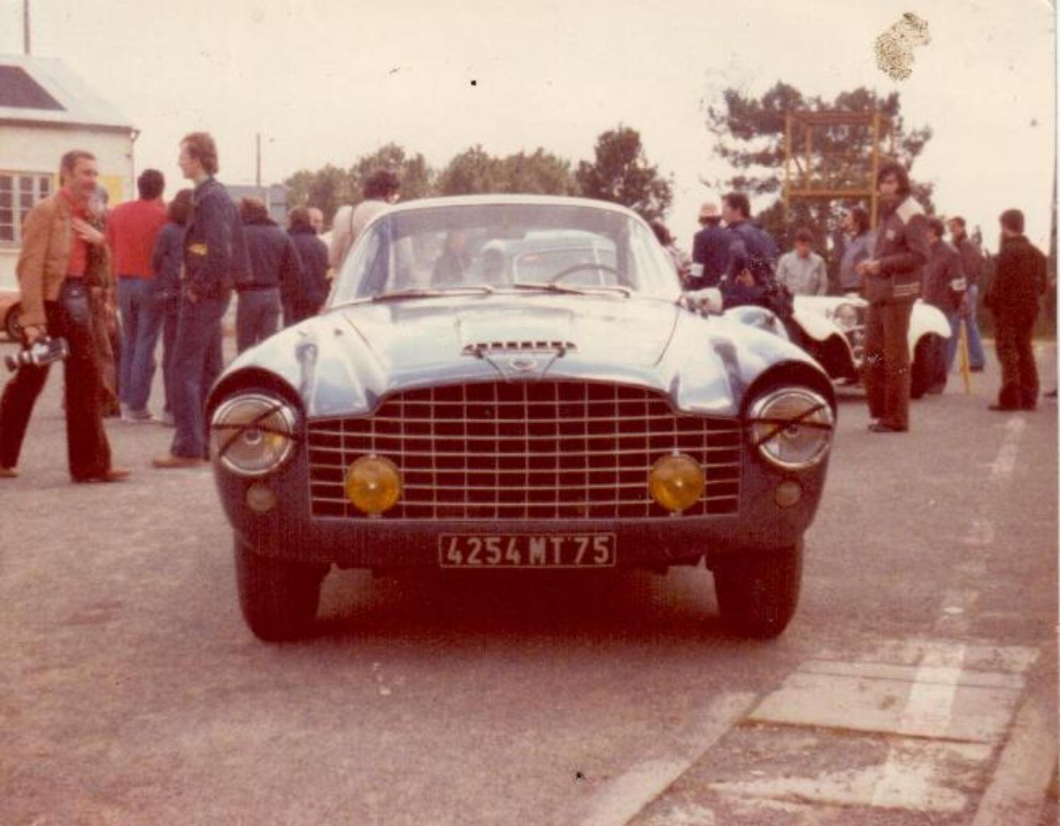 ボロボロのジャガーXK140には、66年間のドラマがあった | octane.jp