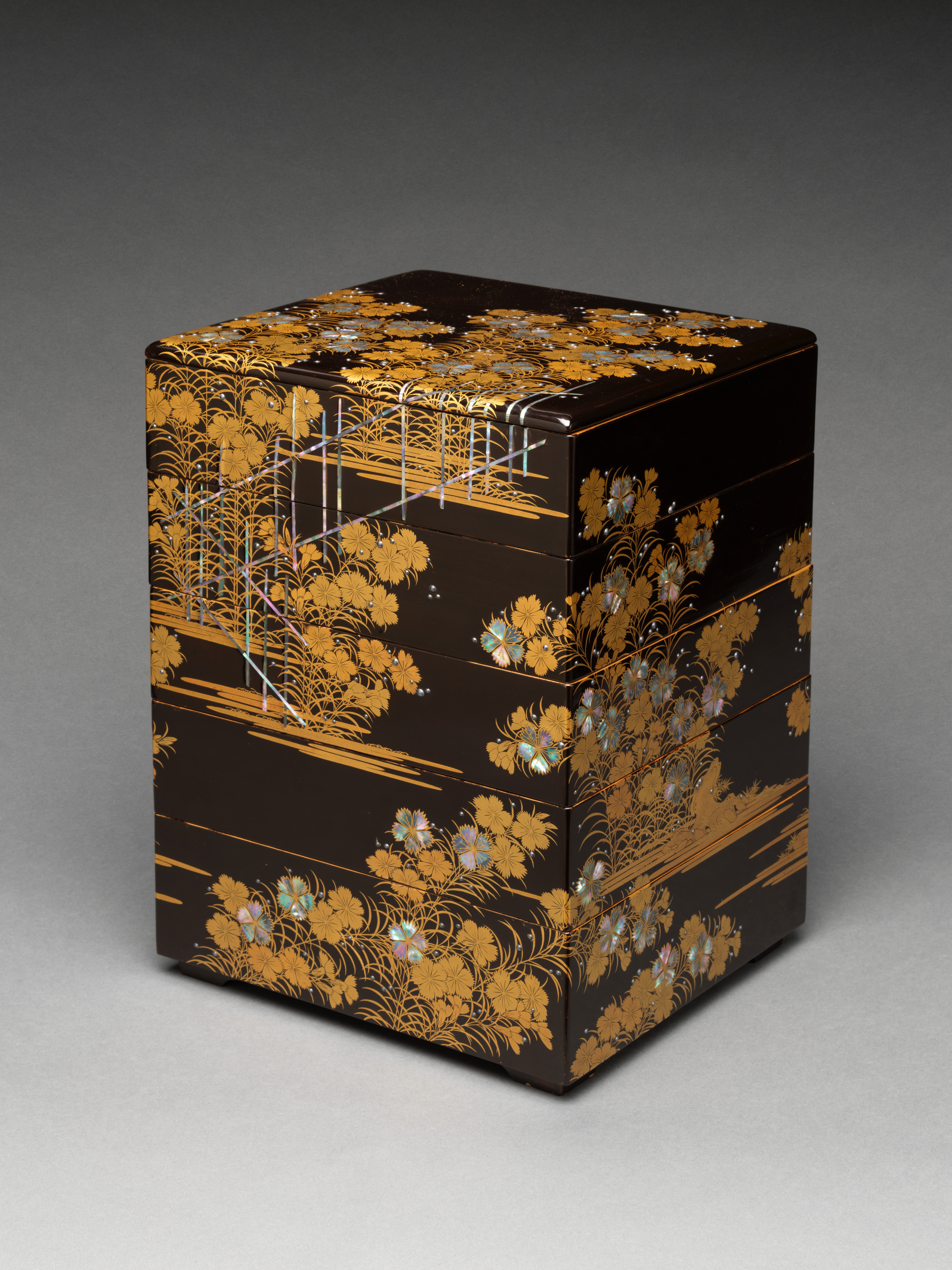 Five-tiered picnic box with design of wild pinks - Japan - Edo