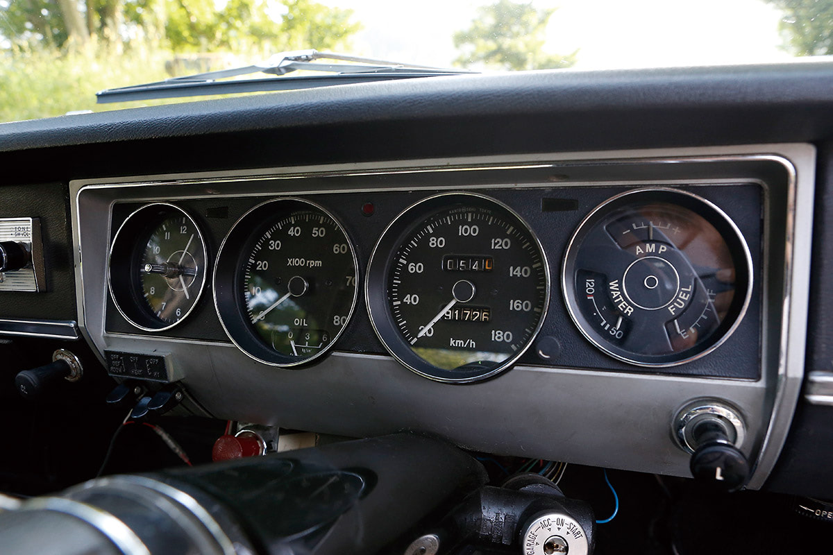 希少510ブルーバード後期SSS ロゴ付き 3スポーク ステアリングホイール