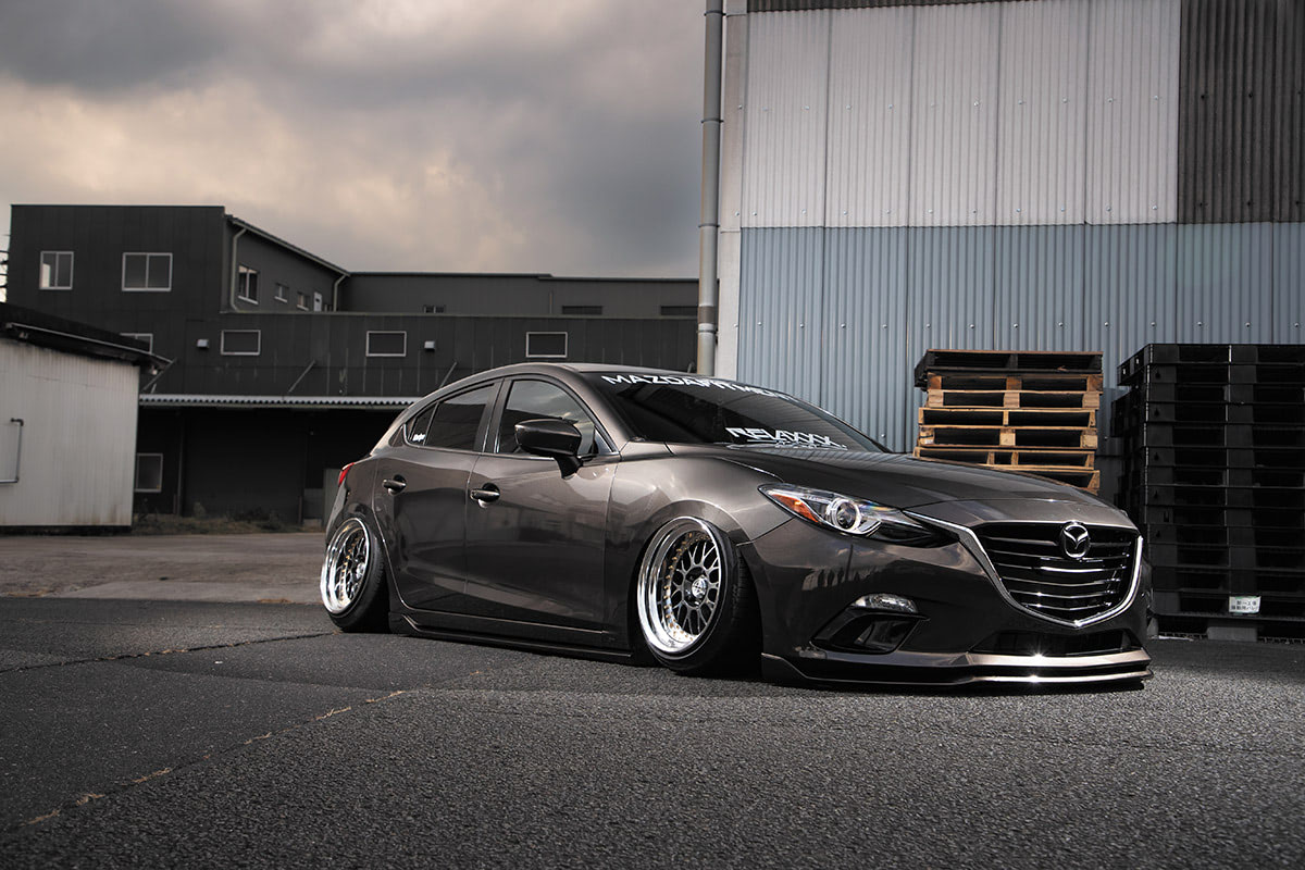 着地の美学（CARBASE 008 × MAZDA AXELA） | stancemagazine [スタンス