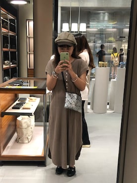 BAO BAO ISSEY MIYAKEのショルダーバッグ（シルバー系）を使った人気