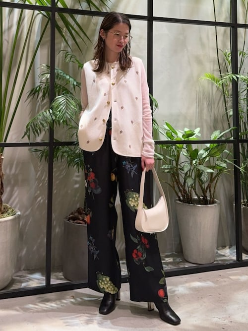 CABaN コットンカシミヤ フラワーエンブロイダリー クルーネックベスト