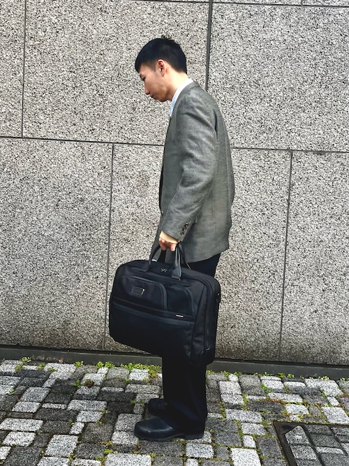 TUMI ALPHA（アルファ） ミディアム・15インチ・エクスパンダブル