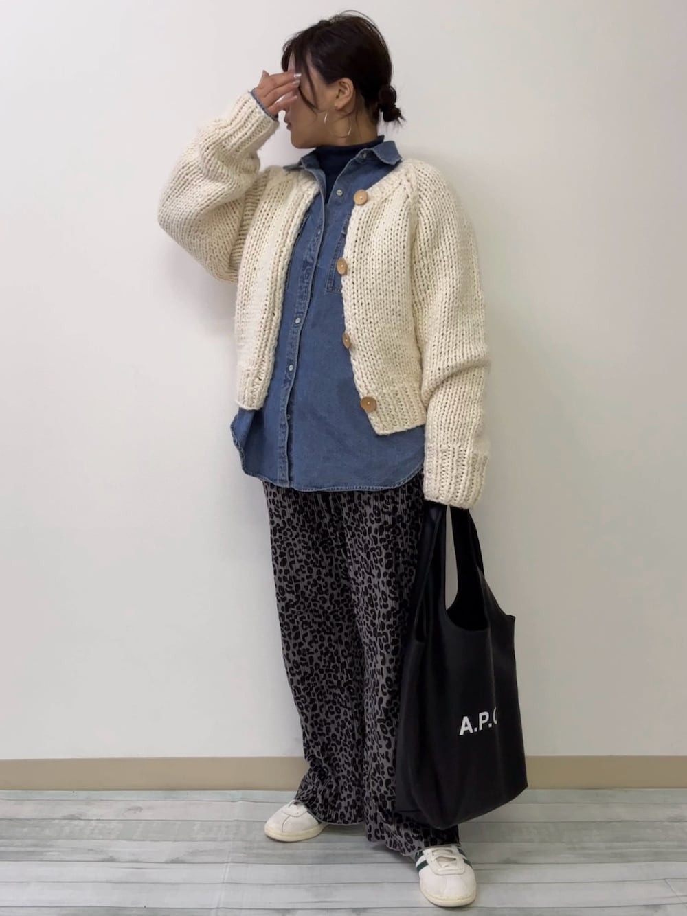 ISOOK（アイスー）の「ハンドニットウールブレンドカーディガン