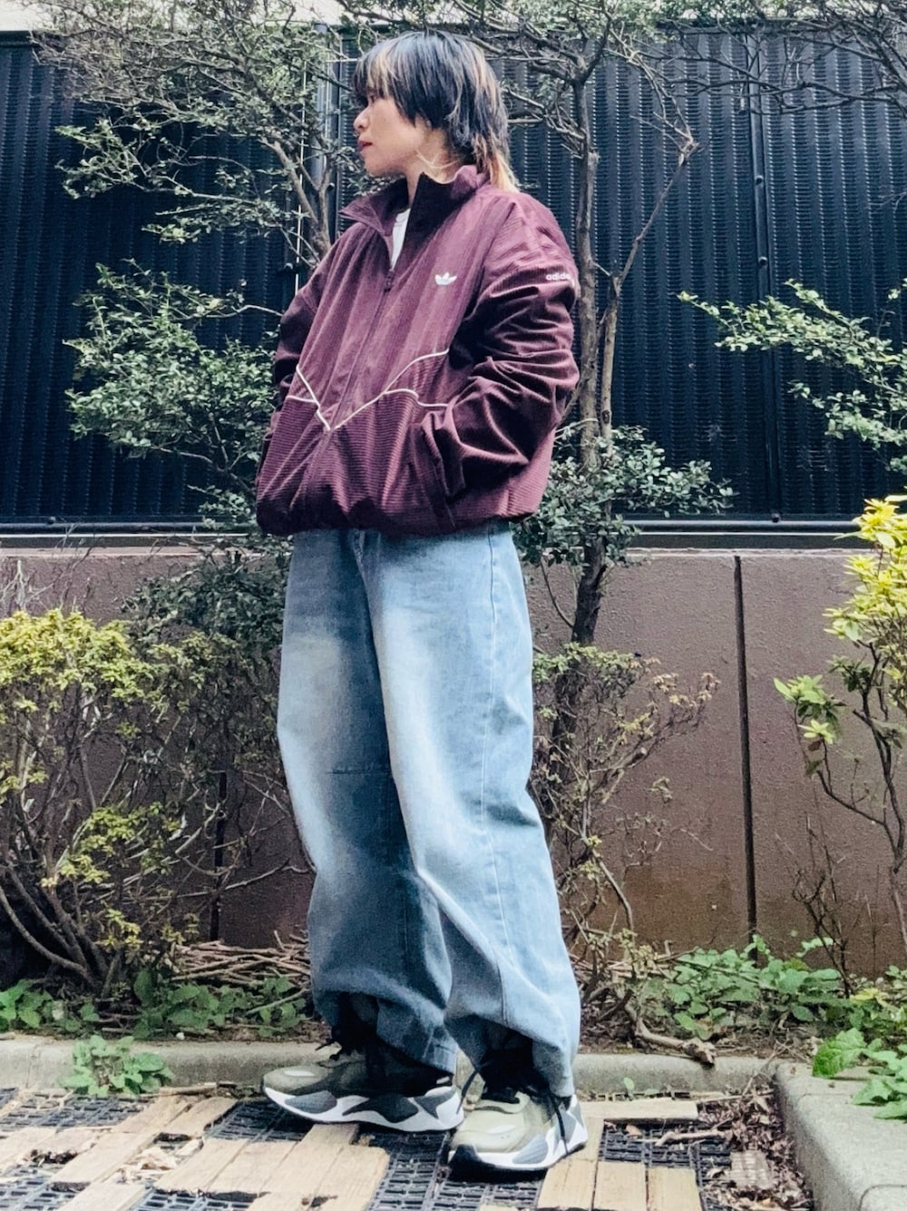 adidas（アディダス）の「アディカラー シーズナル コーデュロイ