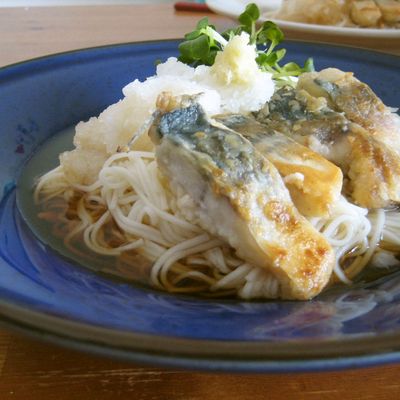 基本からアレンジまで！思わずつくりたくなる「焼きサバそうめん」の