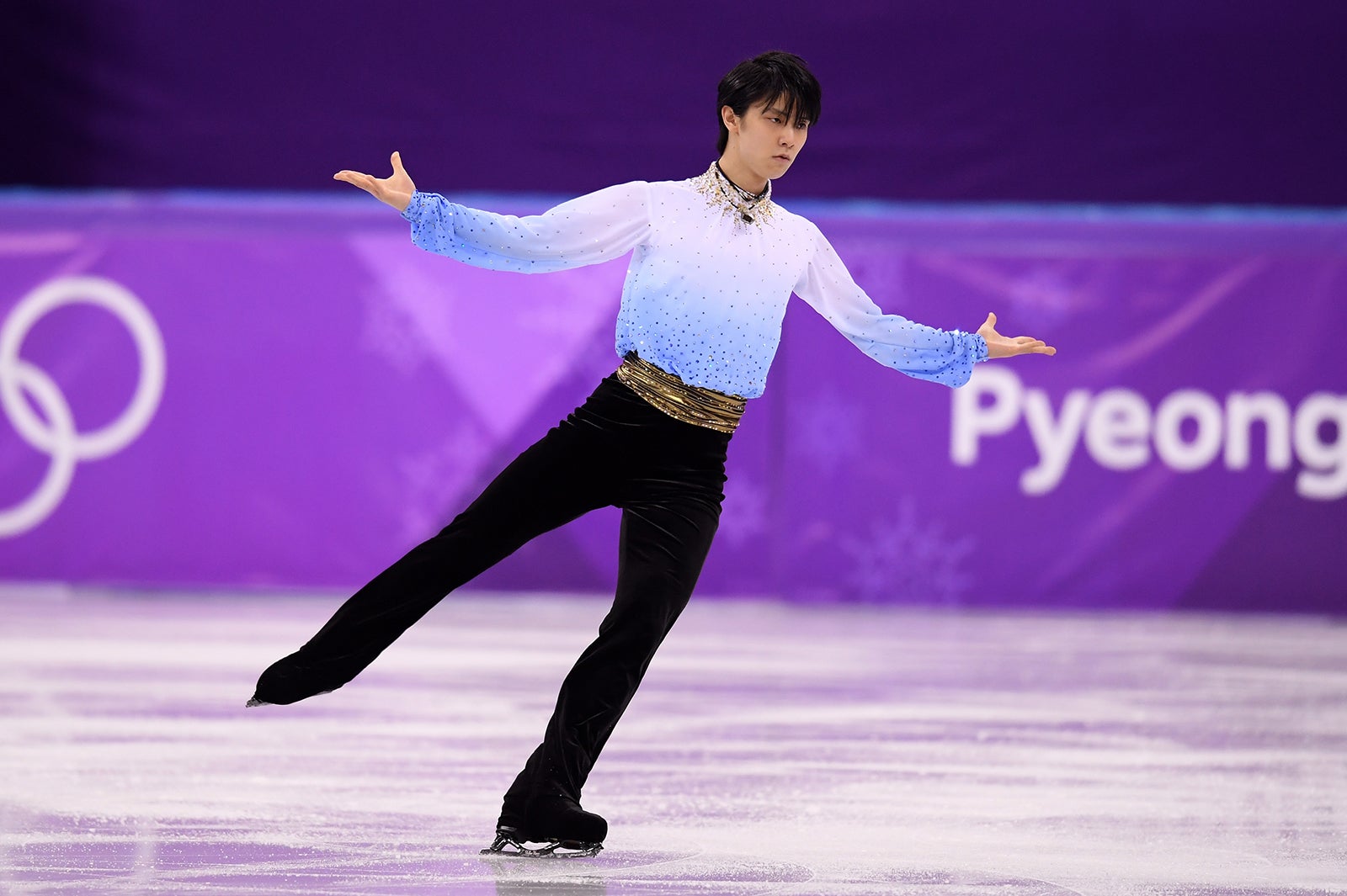 羽生結弦のサイン入りスケート靴、1億円突破 チャリティーオークション