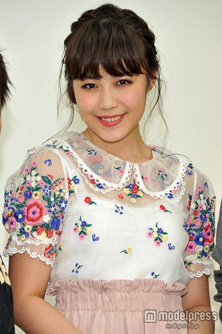 Flower鷲尾伶菜の振る舞いに共演者が感心「堂々としたもの」「さすが