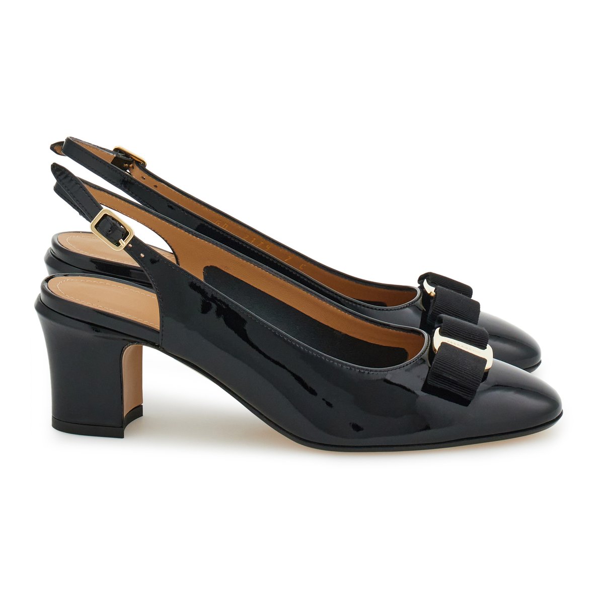 フェラガモ】から新作シューズ、レザーアイテムが登場！ リボンが主役