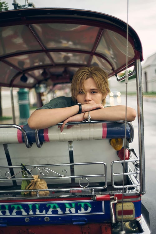 超特急カイ“30歳最後の日”に写真集発売、カイ島にプーケット…撮影は