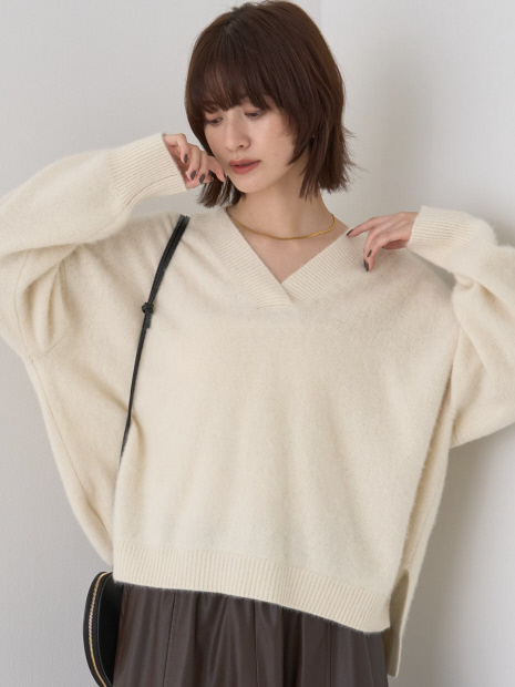 フォックスウールVネックスリットニットプルオーバー｜Rouge vif la