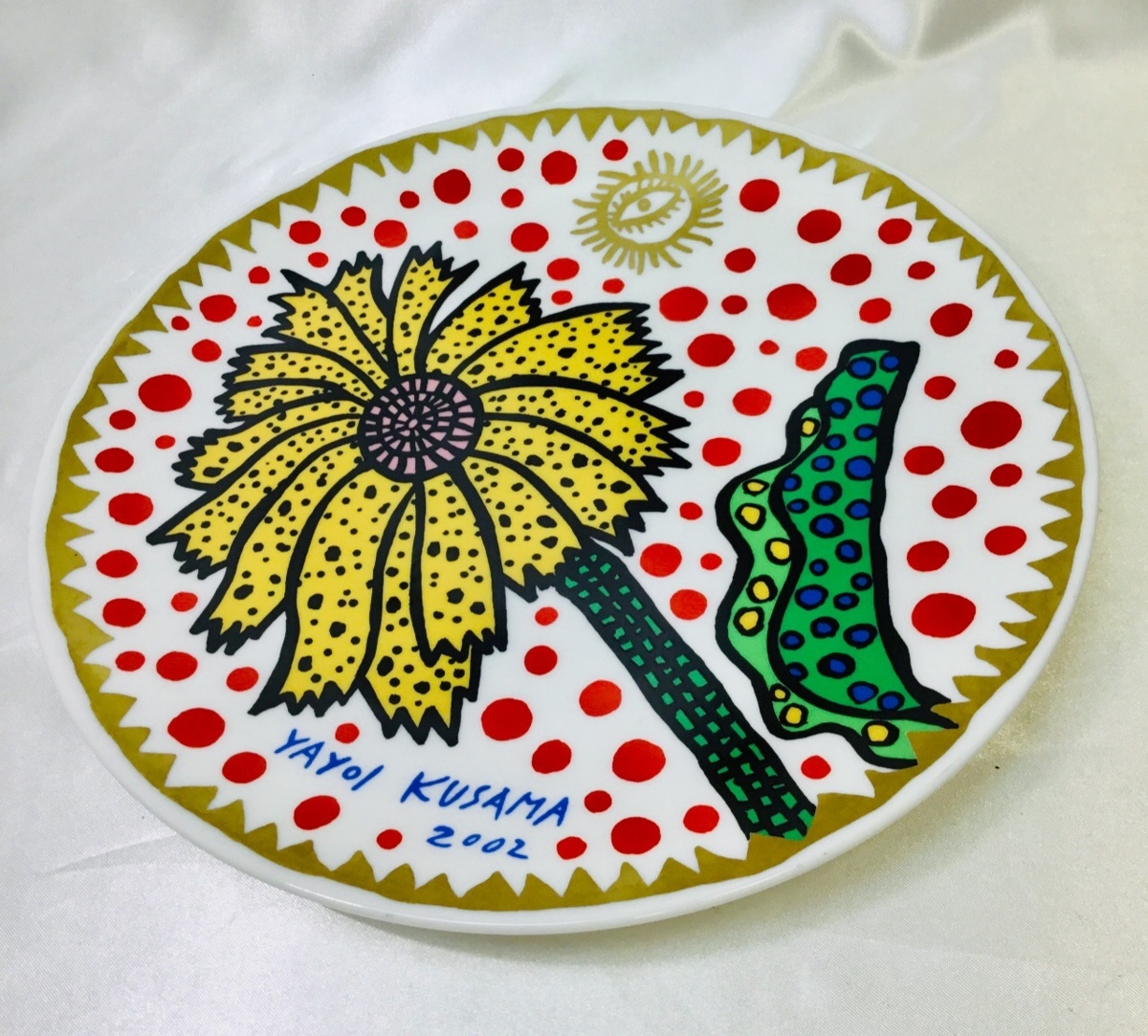 草間彌生1920年生まれ芸術家皿