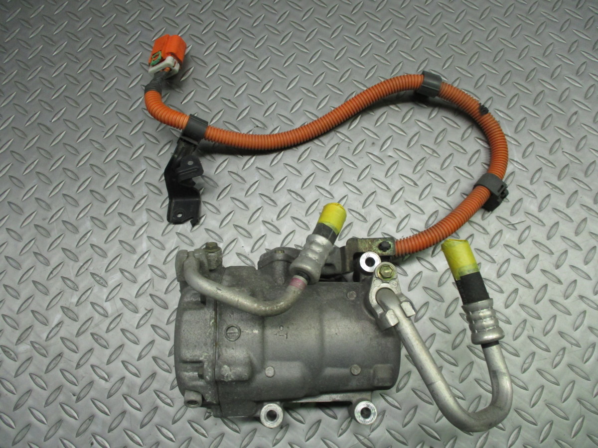 プリウスNHW20 電動エアコン コンプレッサー 88370-47010