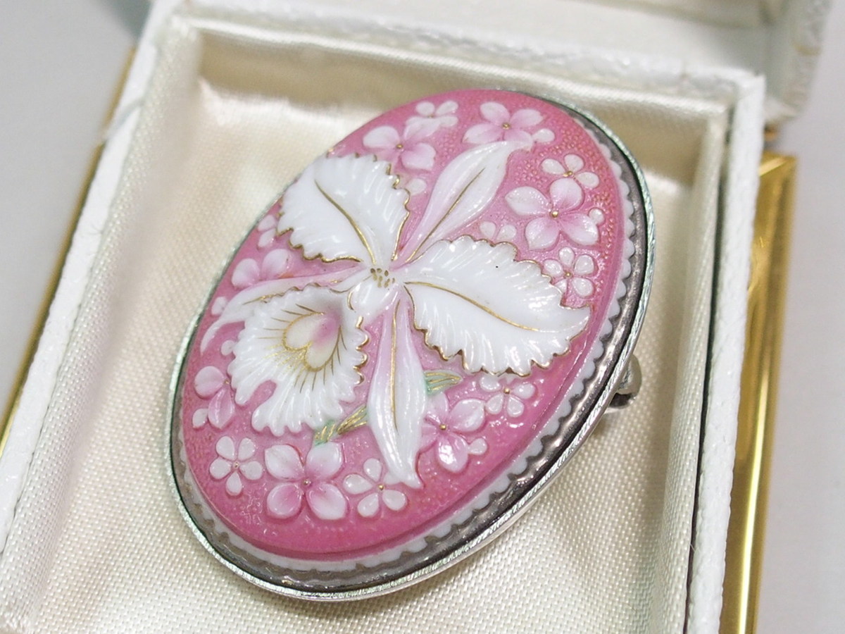 TOSHIKANE JAPAN ブローチ 兼 ペンダントトップ 俊兼 有田焼