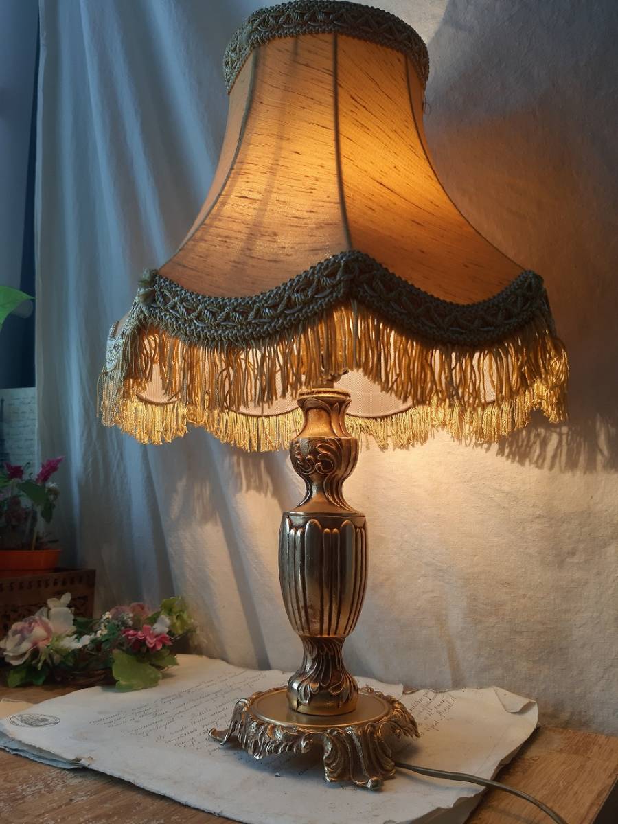 フリルガラスランプシェード（ピンクレッドフリル）とフレンチ