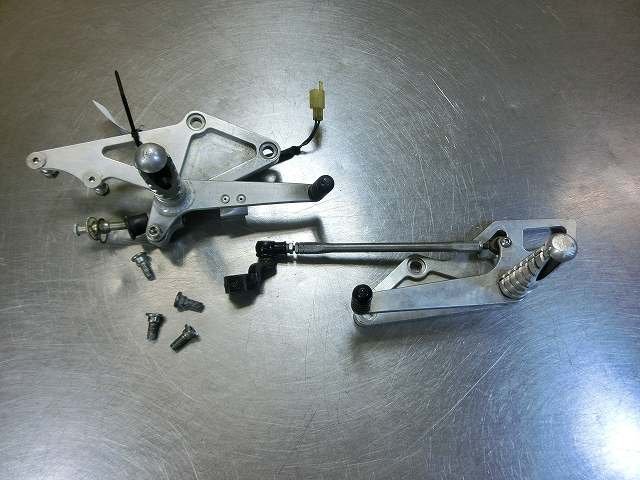 ☆フ545 ☆即決あり☆ アルミ削り出し バックステップ ZZR1100 ZXT10D