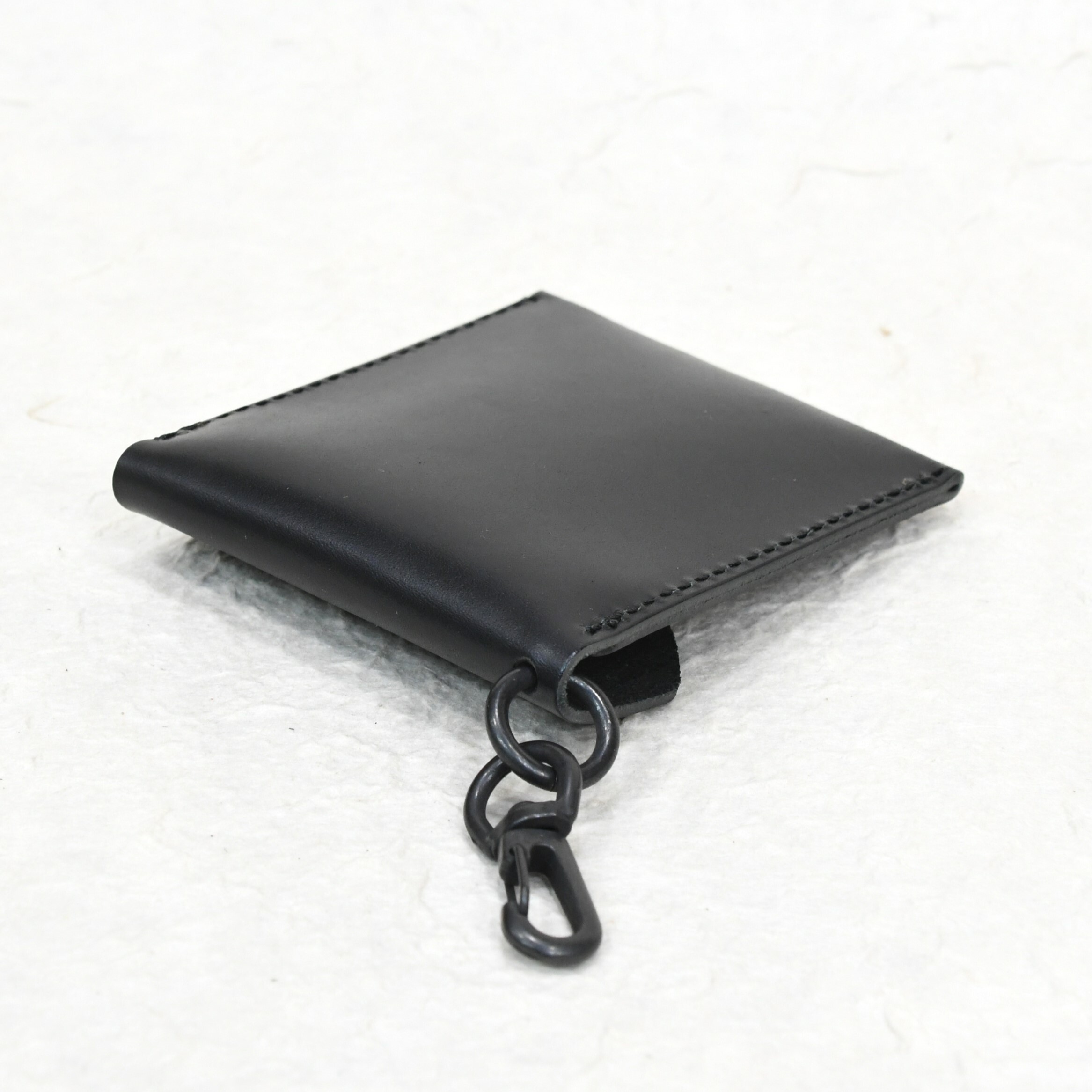 名入れ 刻印付き ヌメ革 携帯灰皿 マットブラック 艶消し黒 フック付き