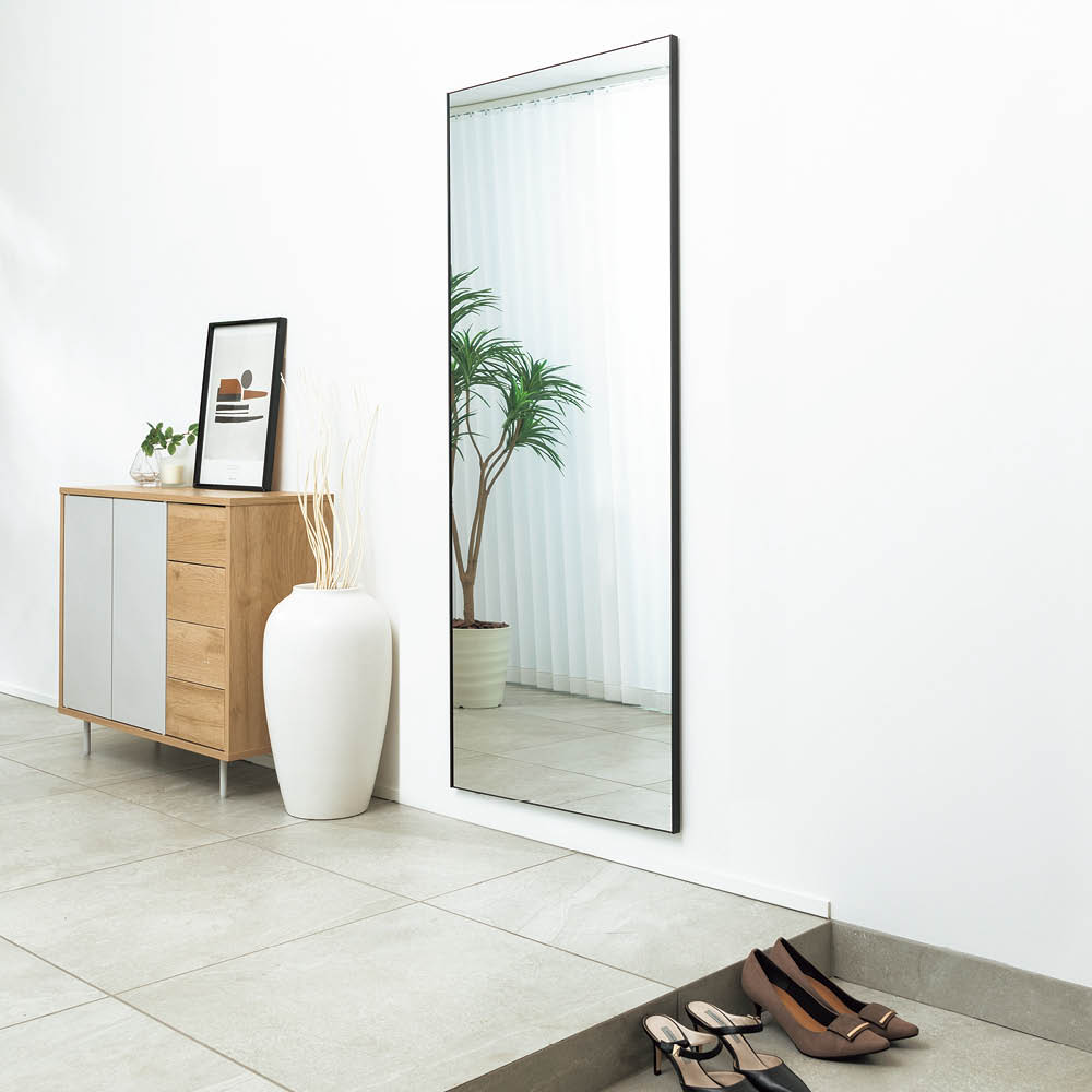 スタイリスト小山田早織×ディノス「割れない軽量フィルムミラー