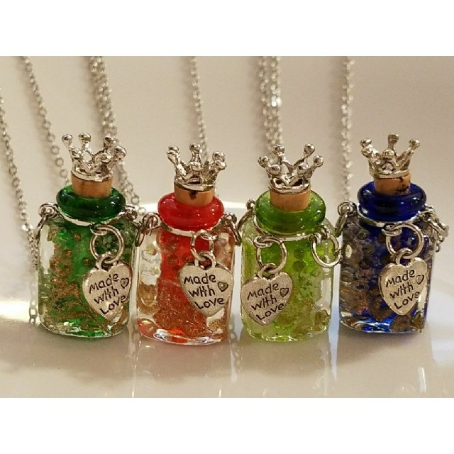 ☆ドテラ愛用の方必見☆アロマネックレス☆香水ボトル☆新品の通販 by