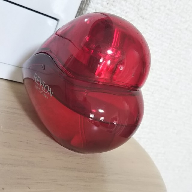 REVLON - レブロン香水ラブイズオンオードトワレの通販 by とも's shop