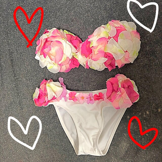 Chuan Pisamai - チュアンピサマイ 水着 フラワー 花 ビキニ