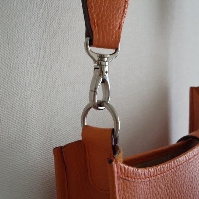 Hマーク Hパンチング柄 ショルダーバッグ ノーブランドの通販 by