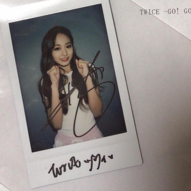 TWICE ツウィ 直筆サイン入りチェキ ポラロイド celebrate 【公式通販】