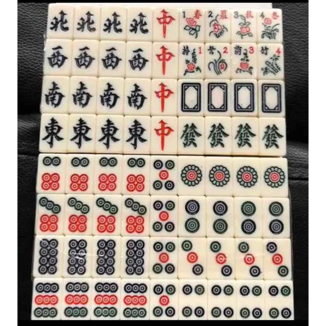 デザイン光沢加工の麻雀牌とコットンパールとゴージャスタッセル