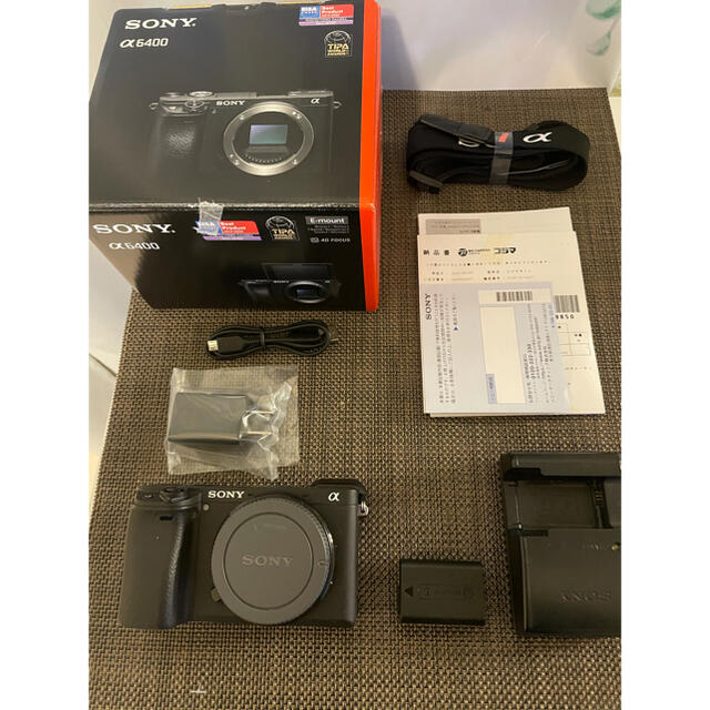 中古】SONY α6400（バッテリー2個+充電器付） Amazon.co.jp: ソニー