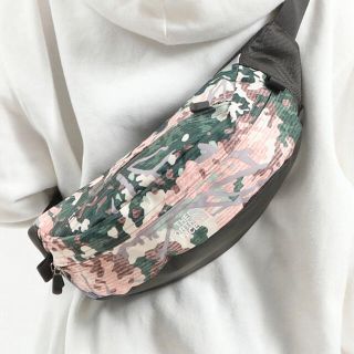 THE NORTH FACE（ボディバッグ/ウエストポーチ ・ ピンク/桃色系）の