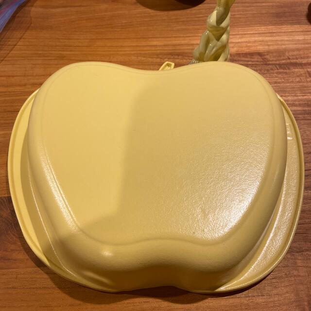 LE CREUSET - ルクルーゼ アップルディッシュ (パイラビット付き)の